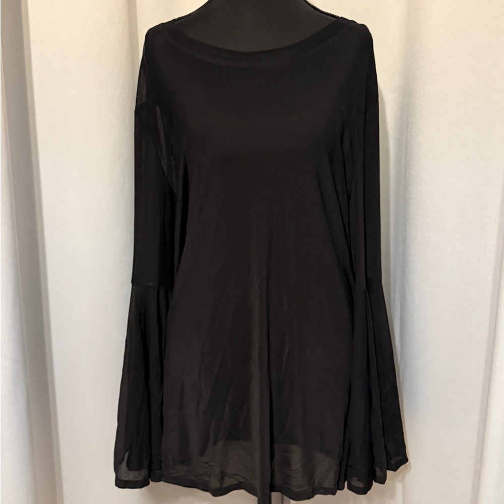 👠 3 for $ 30👠 🆕 NWT Torrid Black Flowy Tunic Top w/ Bell Sleeves 👠 3 for $ 30👠